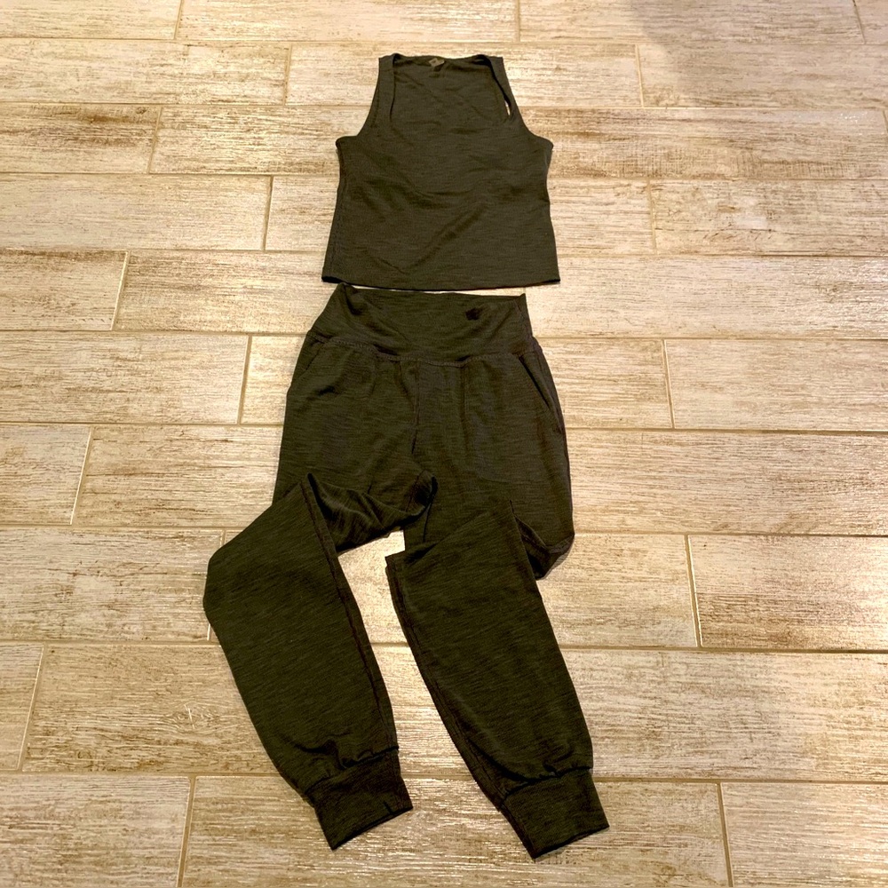 Beyond Yoga Spacedye Pocket High Waisted Leggings & Tank Set Green Sz Small